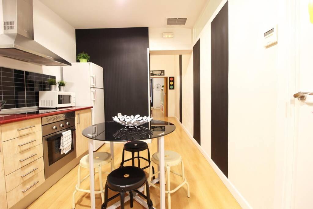 Centrico Apartamento Estilo Pop-Art By Batuecas Мадрид Экстерьер фото